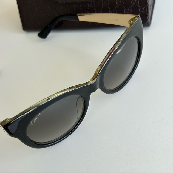 Gucci Sunglasses and Logo Case - Picture 6 of 9